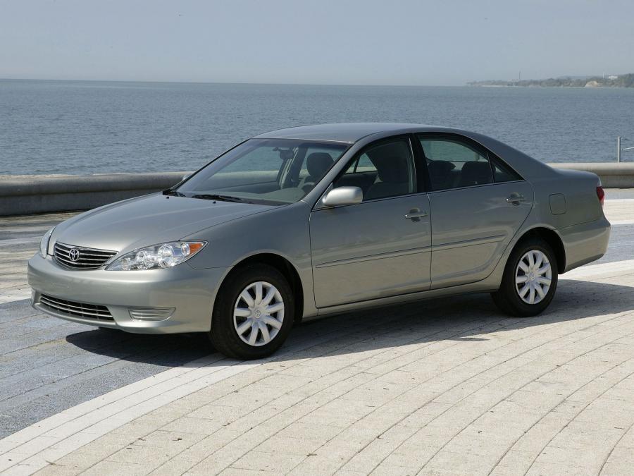  Toyota Camry LE 2004 года  (US) (фото 5 из 10)
